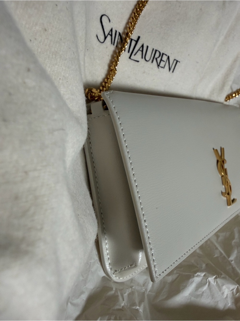 Yves Saint Laurent White Leather Chain bag/ phone holder with Gold YSL Logo - Picture 15 of 16